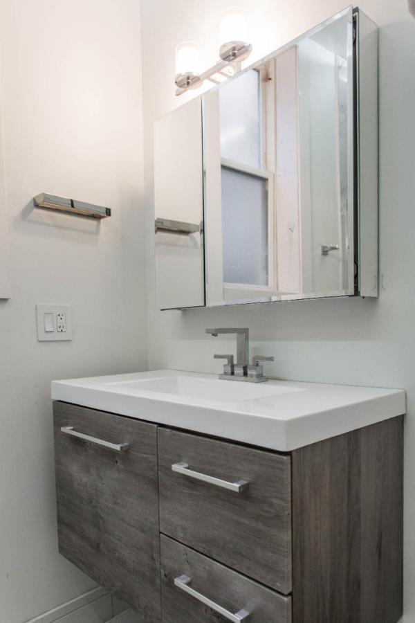 The Double Play - 1 Min Walk To Wrigley! Spacious 2Br - Perfect For Cubs Fans! Chicago Zewnętrze zdjęcie